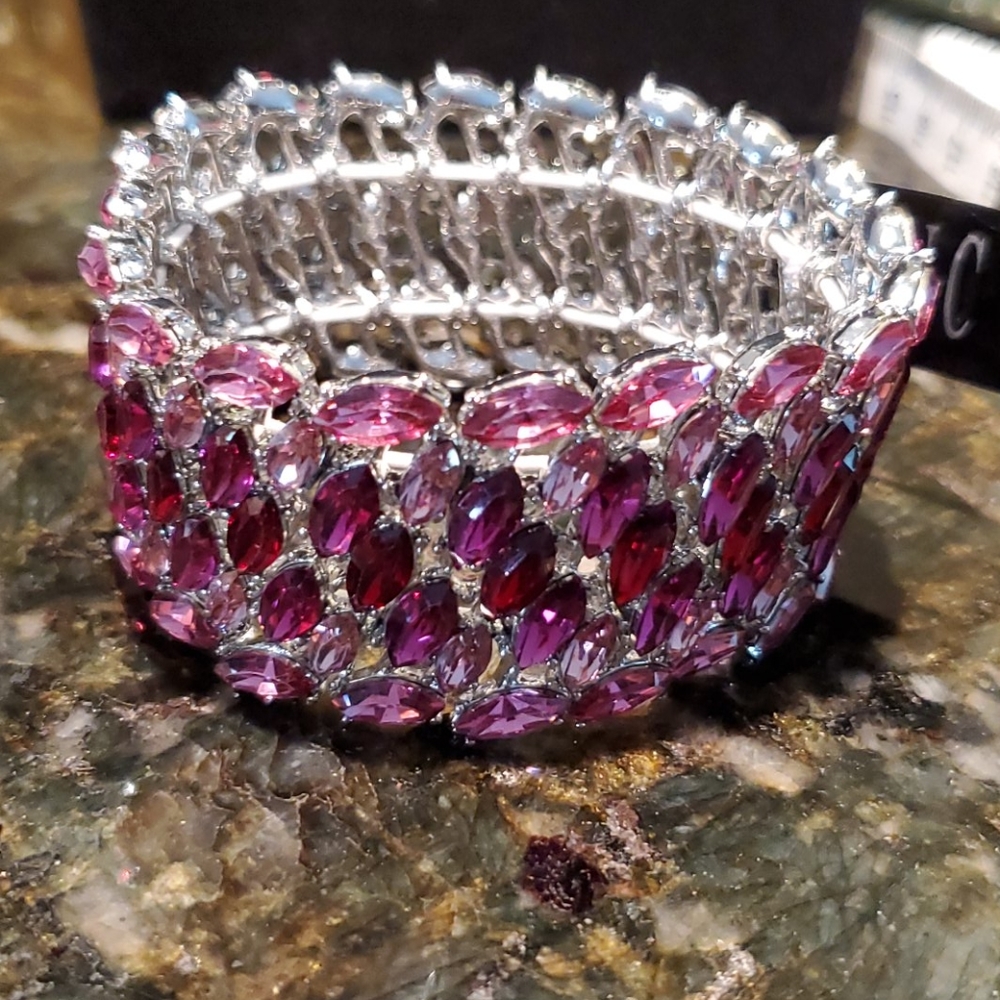 💝 NWT Pink Marquise stone stretch bracelet